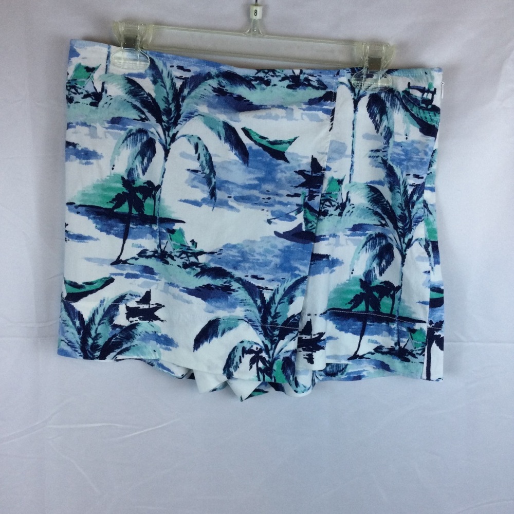 Tommy Bahama Shorts With Front Skirt Panel Size 6